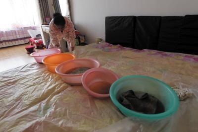 九江楼上漏水，住户失联，小区没物管，业主维权难！律师来支招……